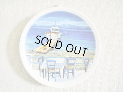 画像1: 【ＳＯＬＤ　ＯＵＴ　ありがとうございました！】【ゆうパック】（ギリシャ雑貨）海辺のタベルナ（レストラン）とエーゲ海の風景の絵皿【ハンドペイント】