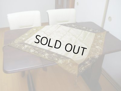 画像1: 【ＳＯＬＤ　ＯＵＴ　ありがとうございました！】【ゆうパック】（ギリシャ雑貨）テーブルクロス（グリーン系）【ギリシャ刺繍・金糸】