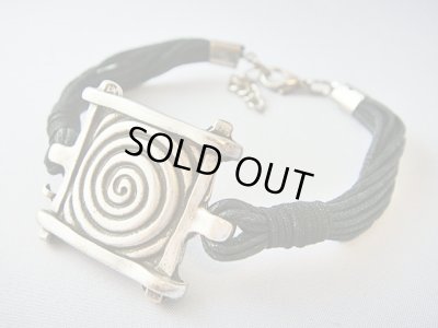 画像1: 【ＳＯＬＤ　ＯＵＴ　ありがとうございました！】【５周年半額セール！】（ギリシャアクセサリー）渦巻き模様スクウェアブレスレット【メンズ＆レディース】【定価２５００円】