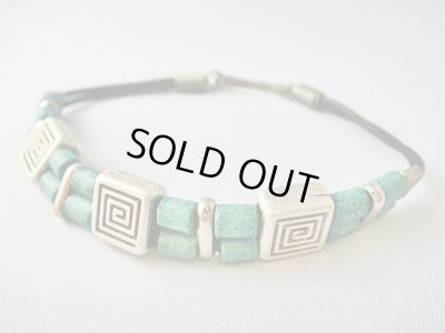 画像1: 【ＳＯＬＤ　ＯＵＴ　ありがとうございました！】（ギリシャアクセサリー）メアンドロス模様メタル＆グリーンビーズブレスレット