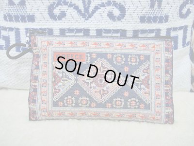 画像1: 【ＳＯＬＤ　ＯＵＴ　ありがとうございました！】（ギリシャ雑貨）布製ギリシャ刺繍イーブルアイ（ナザールボンジュウ）付き小物入れ（紺）