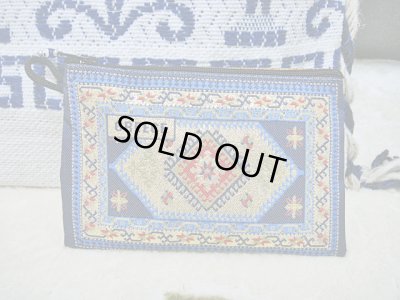 画像1: 【ＳＯＬＤ　ＯＵＴ　ありがとうございました！】（ギリシャ雑貨）布製ギリシャ刺繍イーブルアイ（ナザールボンジュウ）付き小物入れ（紺）