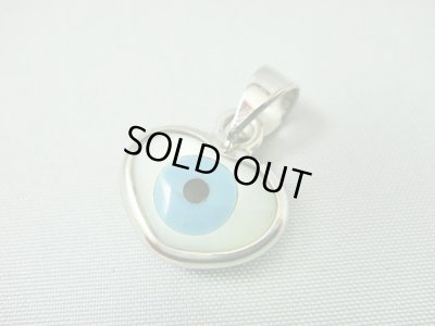 画像1: 【ＳＯＬＤ　ＯＵＴ　ありがとうございました！】（ギリシャアクセサリー）ハート型・白蝶貝のイーブルアイ（ナザールボンジュウ）シルバー９２５ペンダントトップ