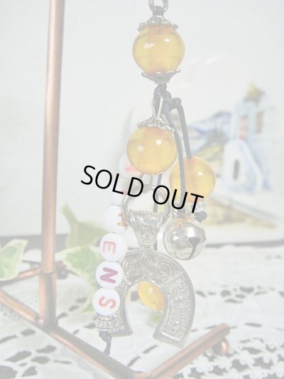 画像1: 【ＳＯＬＤ　ＯＵＴ　ありがとうございました！】【お客様の声あり♪】＼ラスト１つです！／（ギリシャアクセサリー）渦巻き模様と馬蹄・鈴付き♪ＡＴＨＥＮＳキーチェーン（キーホルダー）