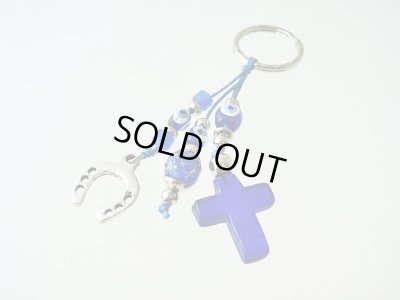 画像1: 【ＳＯＬＤ　ＯＵＴ　ありがとうございました！】（ギリシャアクセサリー）紺のクロスと馬蹄とイーブルアイ（ナザールボンジュウ）のキーチェーン