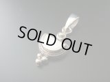 【ＳＯＬＤ　ＯＵＴ　ありがとうございました！】【５周年半額セール！】（ギリシャアクセサリー）ビザンチン風・半月型白蝶貝シルバー９２５ペンダントトップ【定価３４００円】