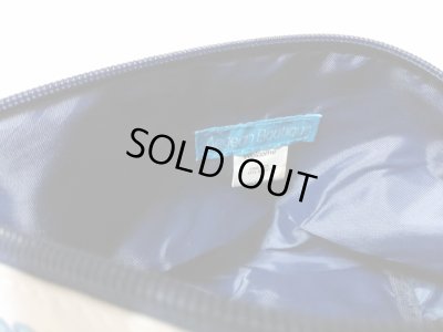 裏地はポリエステル。縫製もしっかりしています。