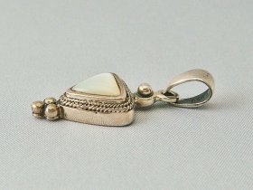 画像: 【ＳＯＬＤ　ＯＵＴ　ありがとうございました！】【４周年４０％オフセール！】（ギリシャアクセサリー）白蝶貝シルバー９２５ペンダントトップ【定価４７００円】