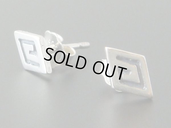 画像1: 【ＳＯＬＤ　ＯＵＴ　ありがとうございました！】【お客様の声あり♪】（ギリシャアクセサリー）メアンドロス模様・シルバー９２５ひし形プチピアス