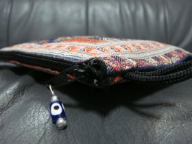 画像: 【ＳＯＬＤ　ＯＵＴ　ありがとうございました！】（ギリシャ雑貨）布製ギリシャ刺繍イーブルアイ（ナザールボンジュウ）付き小物入れ（紺）