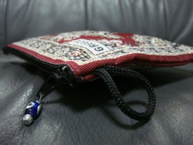 画像: 【ＳＯＬＤ　ＯＵＴ　ありがとうございました！】（ギリシャ雑貨）布製ギリシャ刺繍イーブルアイ（ナザールボンジュウ）付き小物入れ（濃いえんじ）