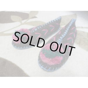 画像: 【ＳＯＬＤ　ＯＵＴ　ありがとうございました！】【お客様の声あり♪】【半額！クリスマスセール】【ゆうパック】（ギリシャ雑貨）ギリシャ民族衣装風ボンボン付きルームシューズ（スリッパ）ピンク・ダークグリーン【定価３８００円】