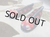 画像: 【ＳＯＬＤ　ＯＵＴ　ありがとうございました！】【お客様の声あり♪】【半額！クリスマスセール】【ゆうパック】（ギリシャ雑貨）ギリシャ民族衣装風ボンボン付きルームシューズ（スリッパ）赤・紫・白【定価３８００円】