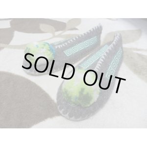 画像: 【ＳＯＬＤ　ＯＵＴ　ありがとうございました！】【お客様の声あり♪】【半額！クリスマスセール】【ゆうパック】（ギリシャ雑貨）ギリシャ民族衣装風ボンボン付きルームシューズ（スリッパ）黄緑・白・モスグリーン【メアンドロス模様】【定価３８００円】