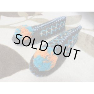 画像: 【ＳＯＬＤ　ＯＵＴ　ありがとうございました！】【ラスト一足です！！半額セール＼(^o^)／】【ゆうパック】（ギリシャ雑貨）ギリシャ民族衣装風ボンボン付きルームシューズ（スリッパ）水色・オレンジ【定価３８００円】