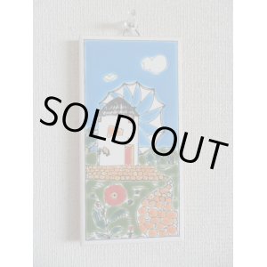 画像: 【ＳＯＬＤ　ＯＵＴ　ありがとうございました！】☆８周年感謝セール！☆【お客様の声あり♪】（ギリシャ雑貨）タイルの壁飾り・ミコノス島の風車と赤い花【定価１４８０円】 