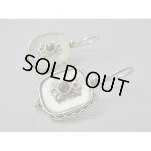 画像: 【ＳＯＬＤ　ＯＵＴ　ありがとうございました！】（ギリシャ）ビザンチン風・白蝶貝とガーネットのピアス