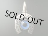 画像: 【ＳＯＬＤ　ＯＵＴ　ありがとうございました！】（ギリシャアクセサリー）馬蹄型メアンドロスとイーブルアイ（ナザールボンジュウ）のシルバーペンダントトップ