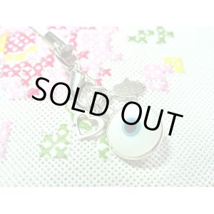 画像: 【ＳＯＬＤ　ＯＵＴ　ありがとうございました！】ハムサ・イーブルアイ携帯ストラップ（白・シルバー）