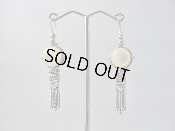 画像1: 【ＳＯＬＤ　ＯＵＴ　ありがとうございました！】（ギリシャ）ビザンチン風・白蝶貝のピアス