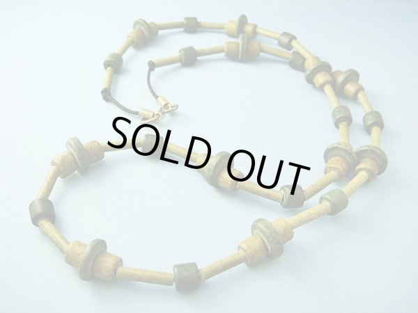 画像1: 【ＳＯＬＤ　ＯＵＴ　ありがとうございました！】【定価３９００円】（ギリシャアクセサリー）ミコノス・セラミックビーズネックレス（オリーブ色・ベージュ）