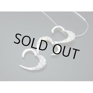 画像: 【ＳＯＬＤ　ＯＵＴ　ありがとうございました！】【お客様の声あり♪】＼＼ホワイトデー（*^_^*）半額！セール／／【ギフトBOX付き♪】（ギリシャアクセサリー）シルバー９２５・トリプルハートネックレス【定価９３００円】 