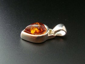 画像: 【ＳＯＬＤ　ＯＵＴ　ありがとうございました！】（ギリシャアクセサリー）ティアードロップ琥珀ペンダントトップ